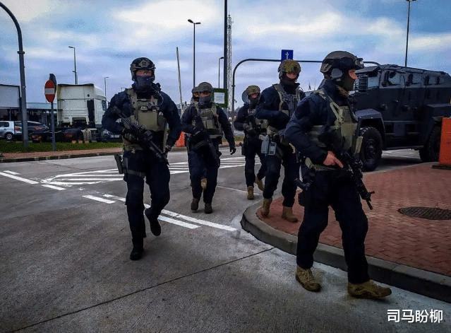 包含立陶宛客场击败白俄罗斯，小组排名突然提升的词条