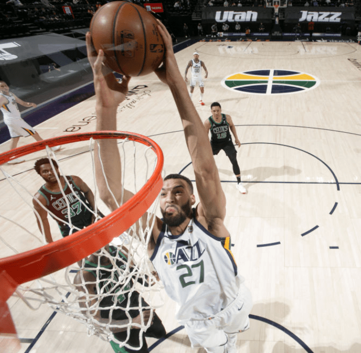 墨西哥男篮逆转凯尔特人，萨姆·米切尔高光表现的简单介绍